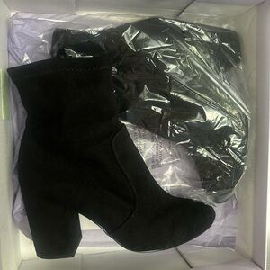 Great booties for winter and fall, used once just aren’t my style anymore!!